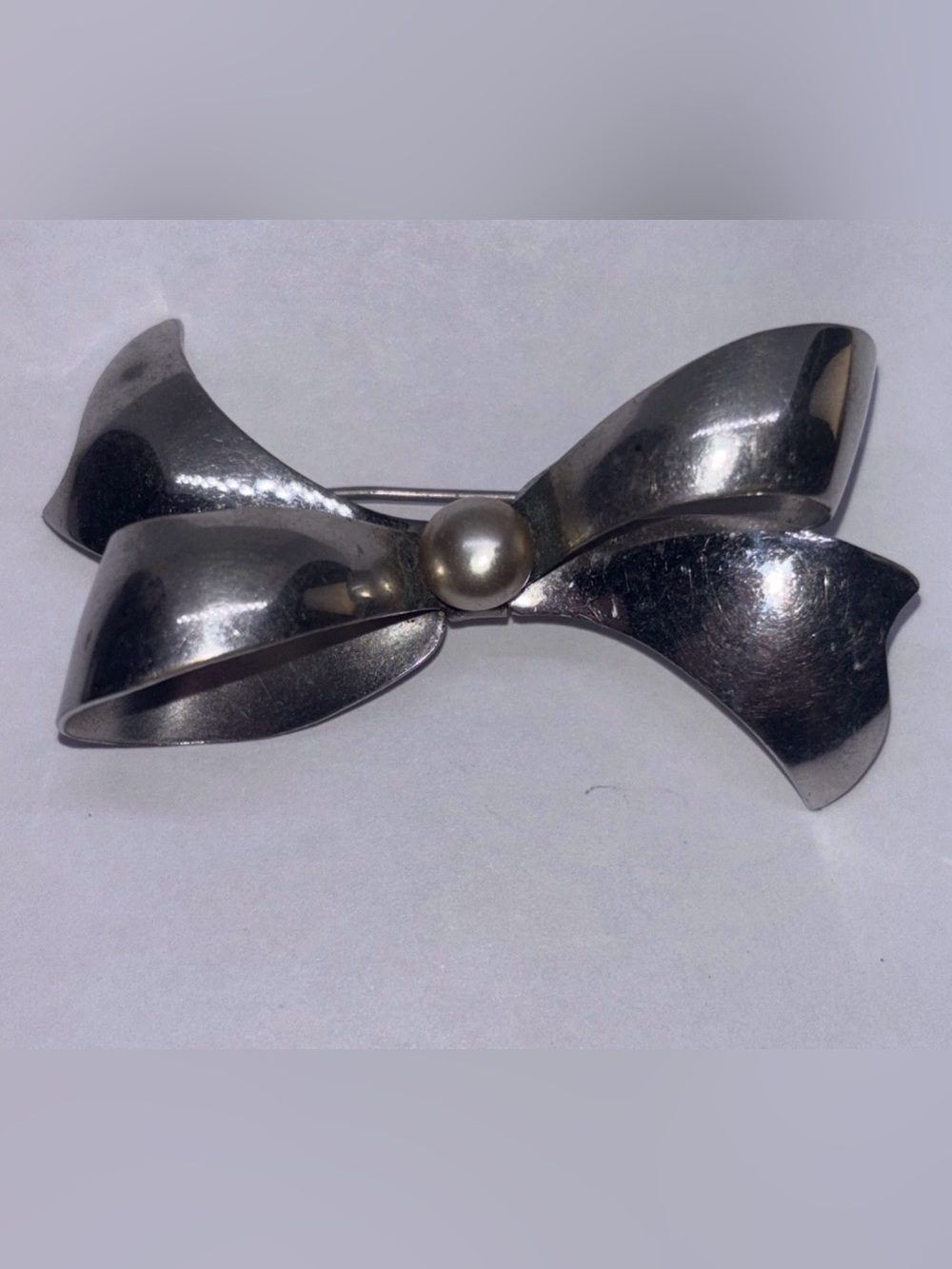 VINTAGE 1960s Mid Century Silver Tone Faux Pearl Minimalist BOW Brooch Pin